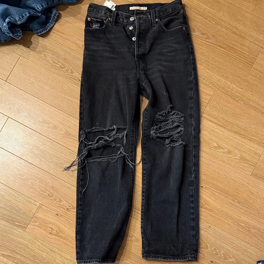 Levi’s Ribcage Distressed Jeans. 

ribcage ankle Jean